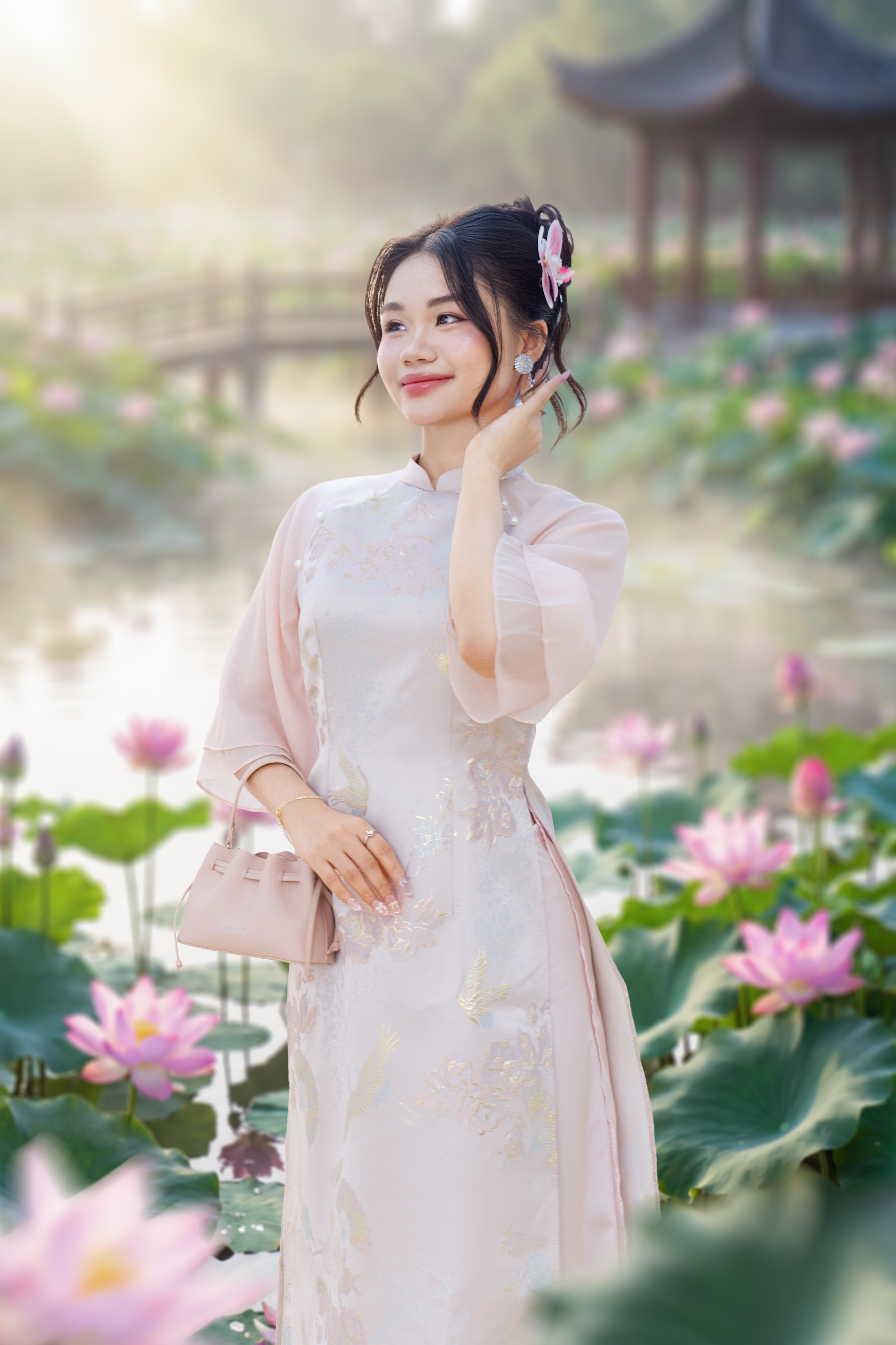 Ảnh thời trang áo dài – Nét đẹp bên hồ sen 3