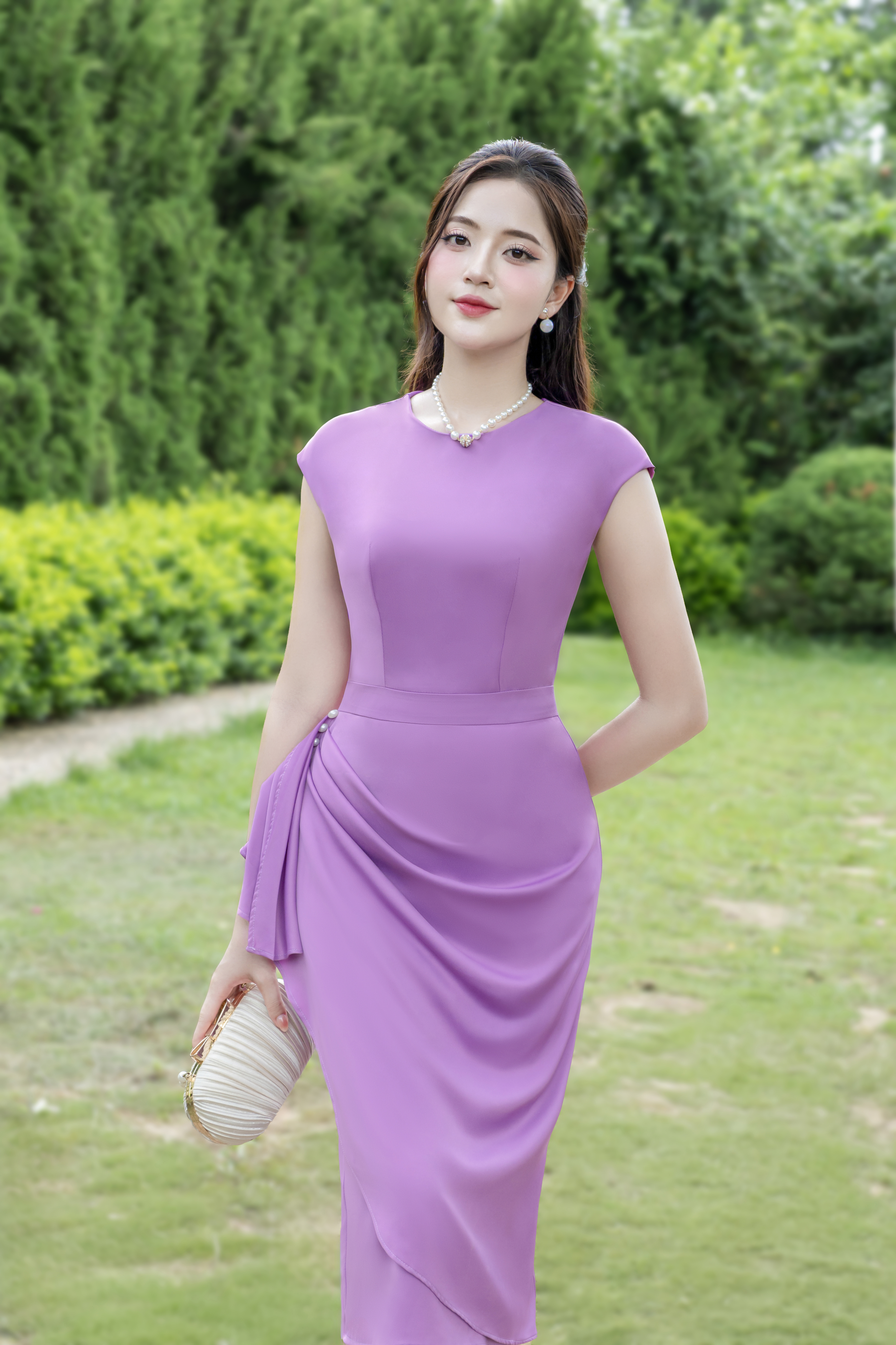 Ảnh thời trang ngoài trời – Váy body tím lavender 2