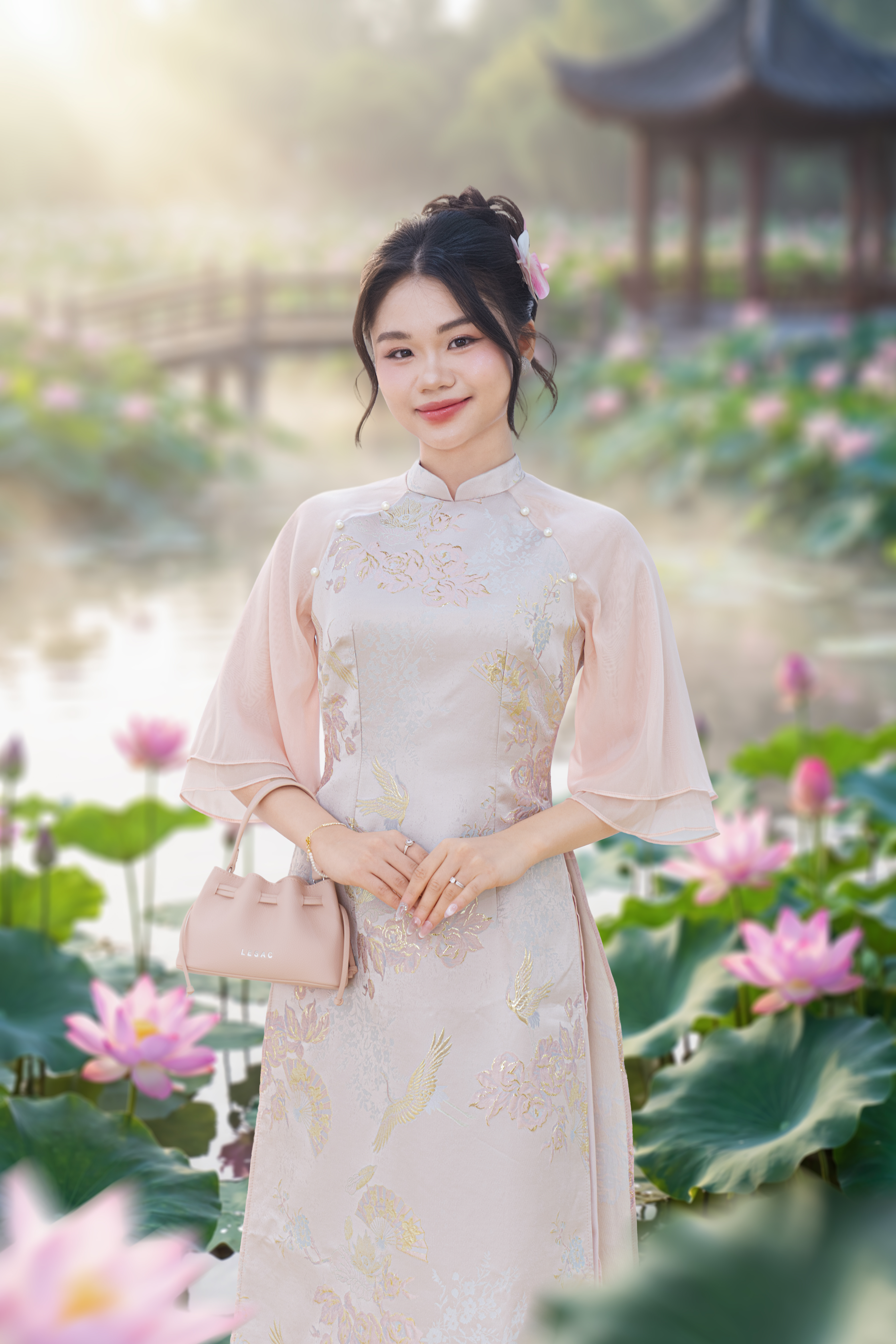 Ảnh thời trang áo dài – Nét đẹp bên hồ sen 1