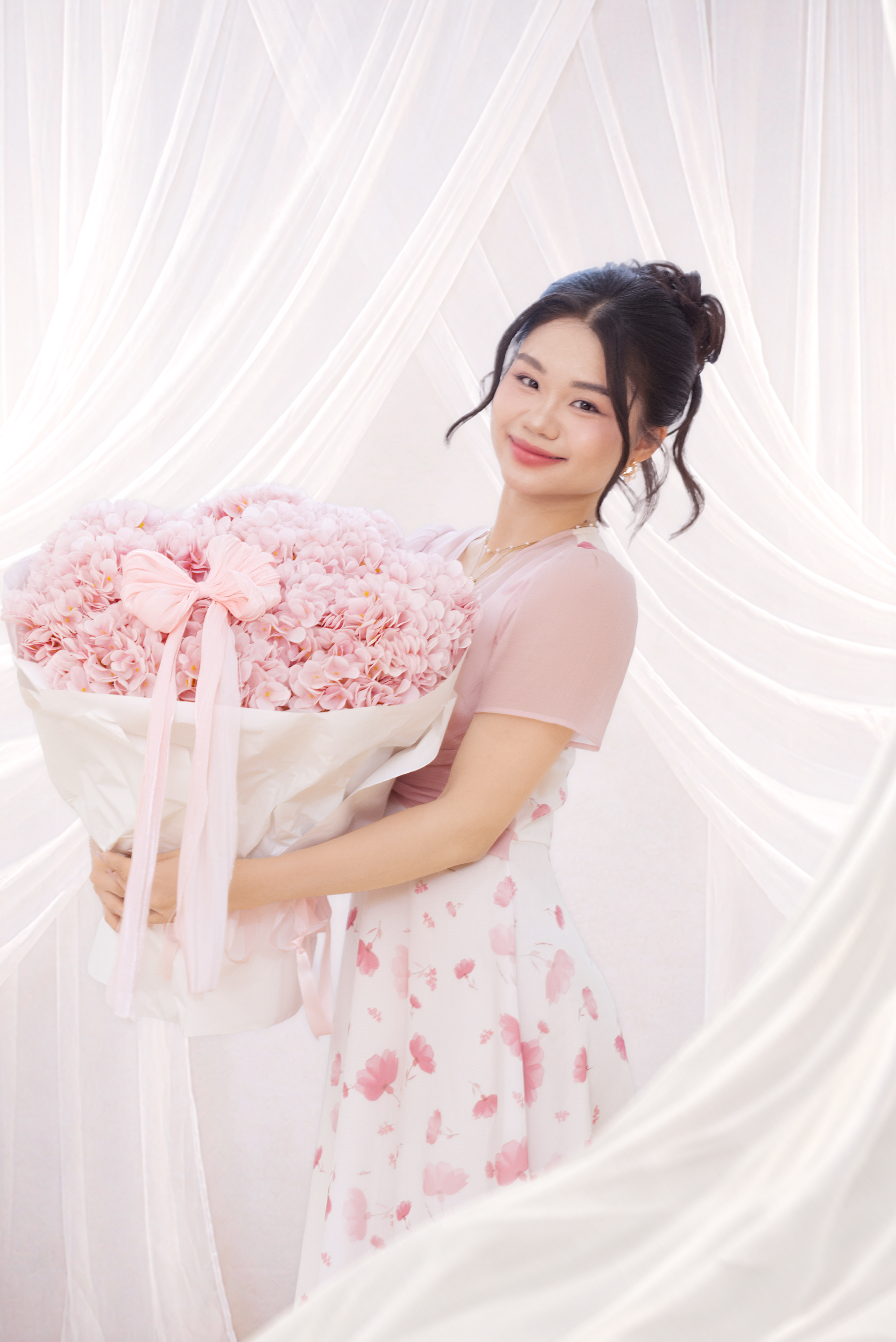 Ảnh thời trang concept hoa hồng pastel 2
